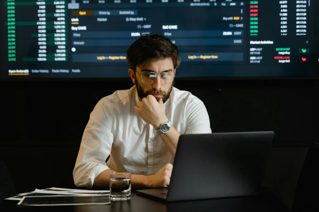 The Long Game: How Professional Gamblers Mirror Long-Term Investors