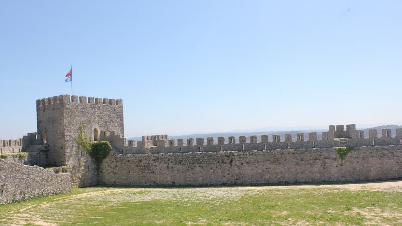 Stock Photo, tags: burg - unsplash