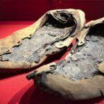 Ancient Roman shoe specialist Dr Elizabeth Greene takes an initial look at the collection of Roman shoes from the Magna Fort dig., tags: im kastell - Youtube